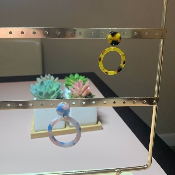 SALE💚 any 3 for $18 💚
 Tortoise Statement Hoop Acrylic Earrings - Picture 6 of 6